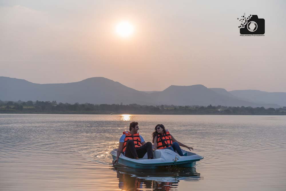 Pre wedding shoot ideas boating