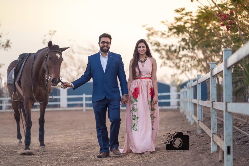 Pre wedding shoot ideas love for horses