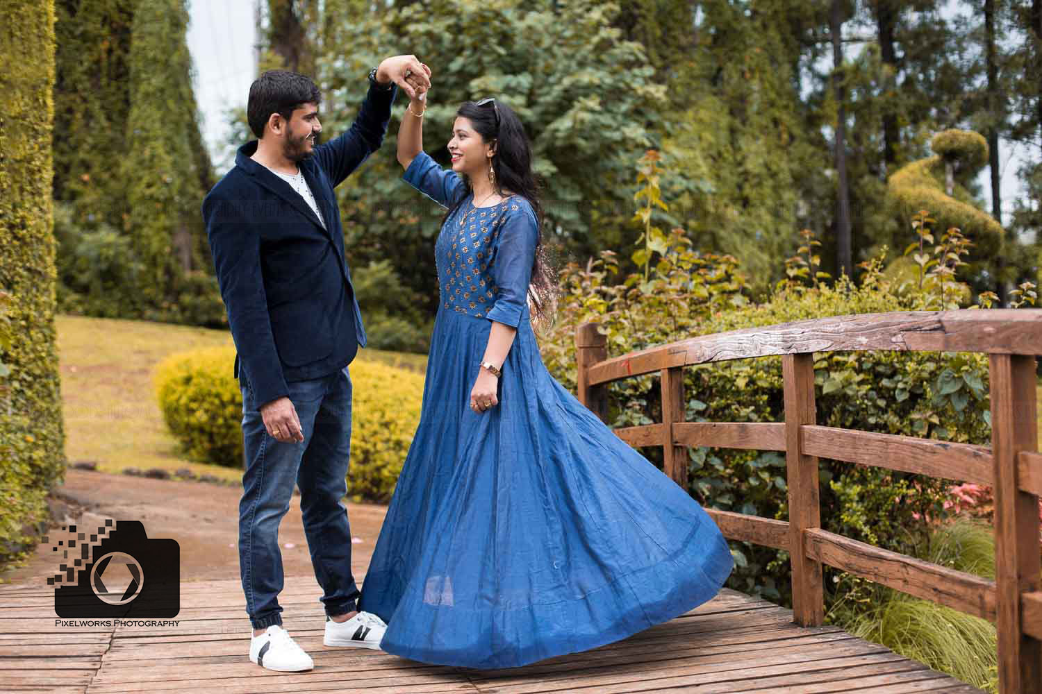 pre wedding photoshoot in Pune Twirl