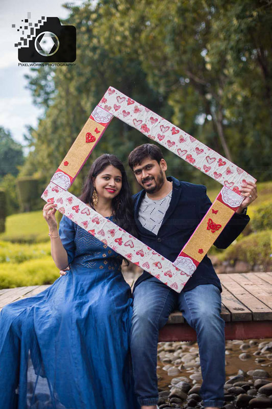 pre wedding photoshoot in pune frame