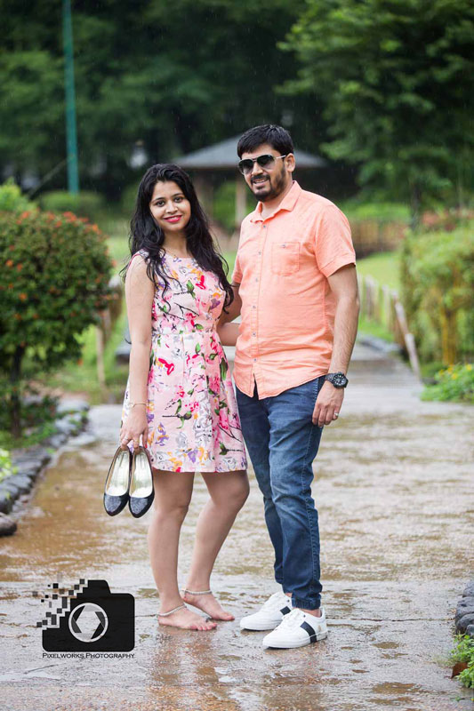 pre wedding photoshoot in pune rains