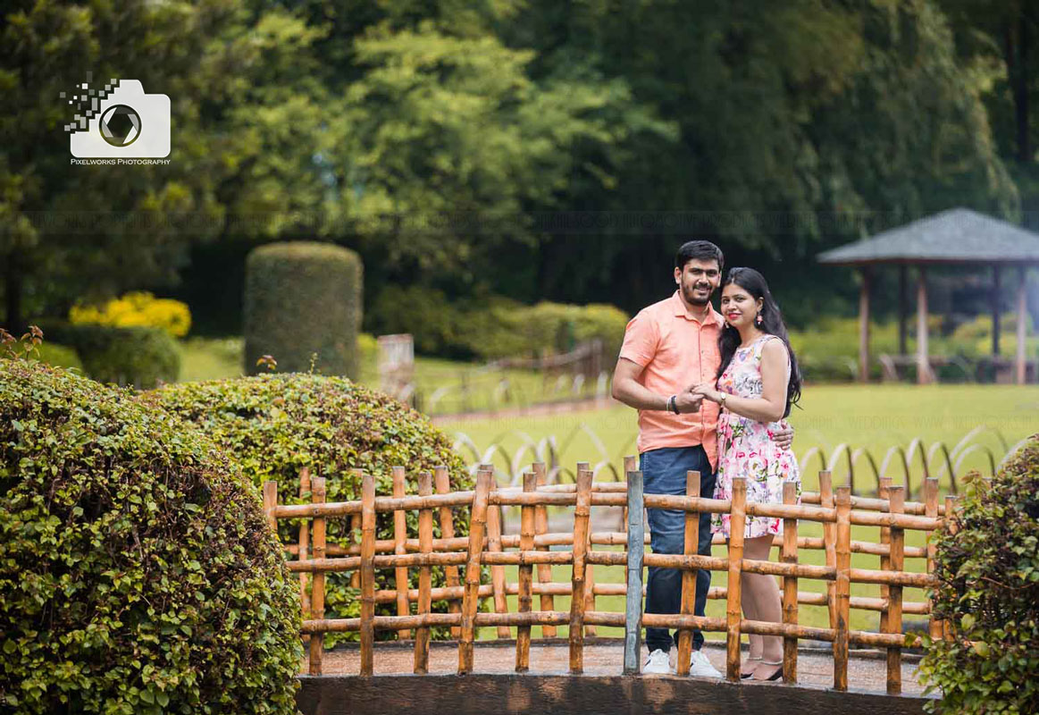 pre wedding photoshoot in pune bridge standing