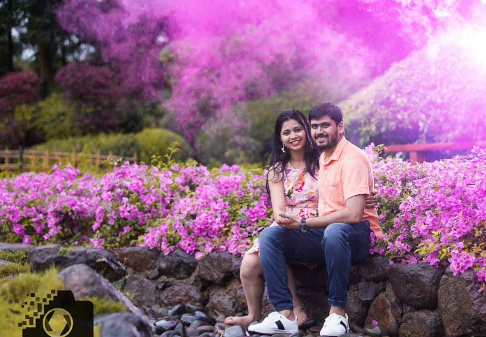 pre wedding photoshoot in pune color bomb