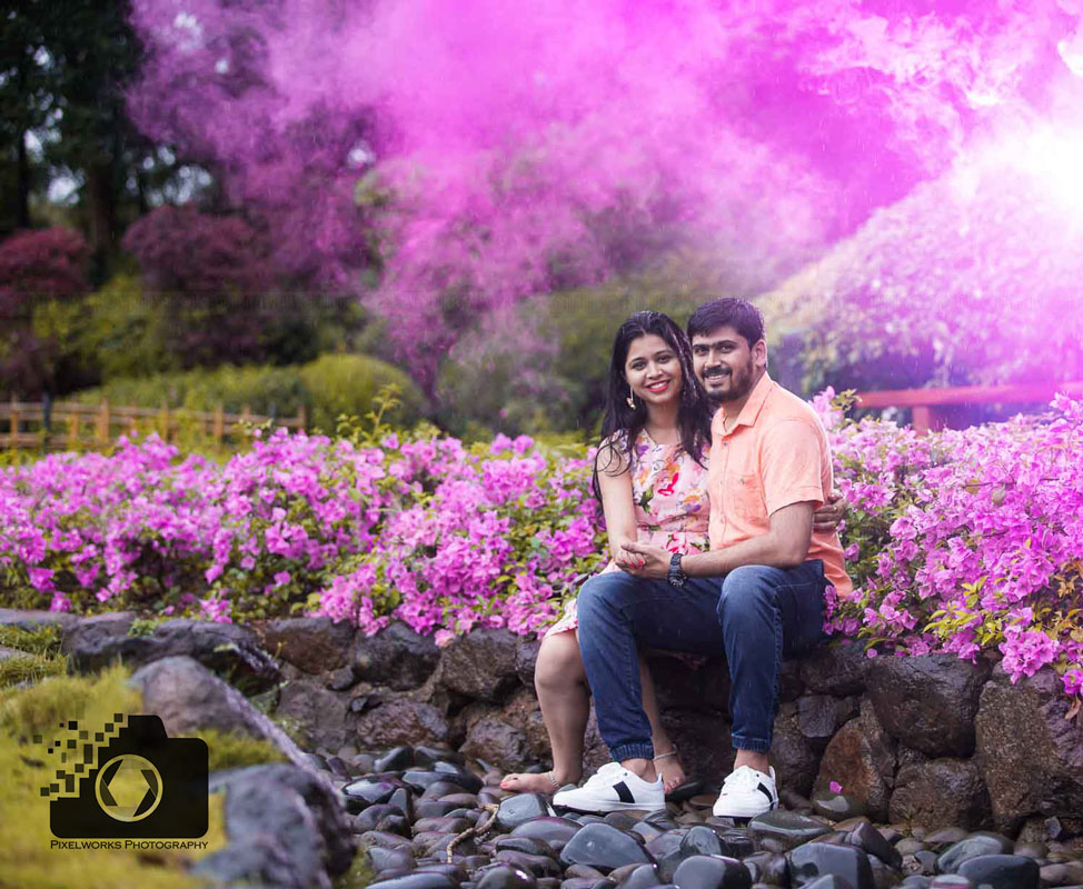 pre wedding photoshoot in pune color bomb