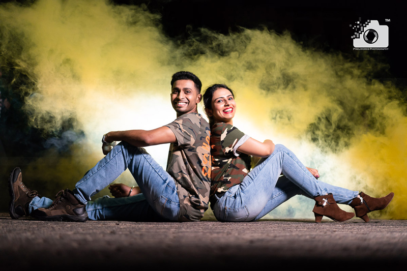 pre wedding shoot ideas color smoke