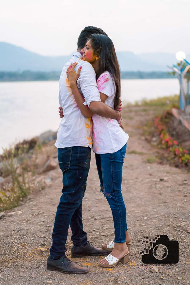 holi photoshoot hugging each other