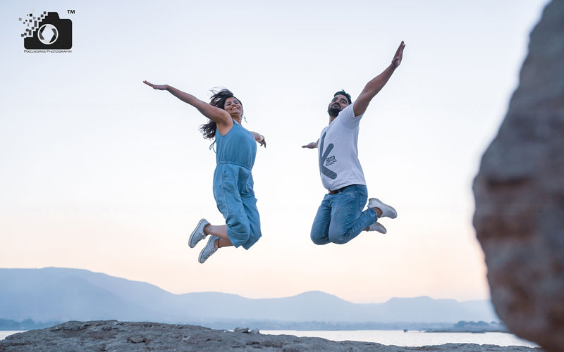 jump pre wedding shoot at lake