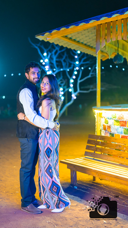 Night pre wedding shoot: something cool and unique for the couple