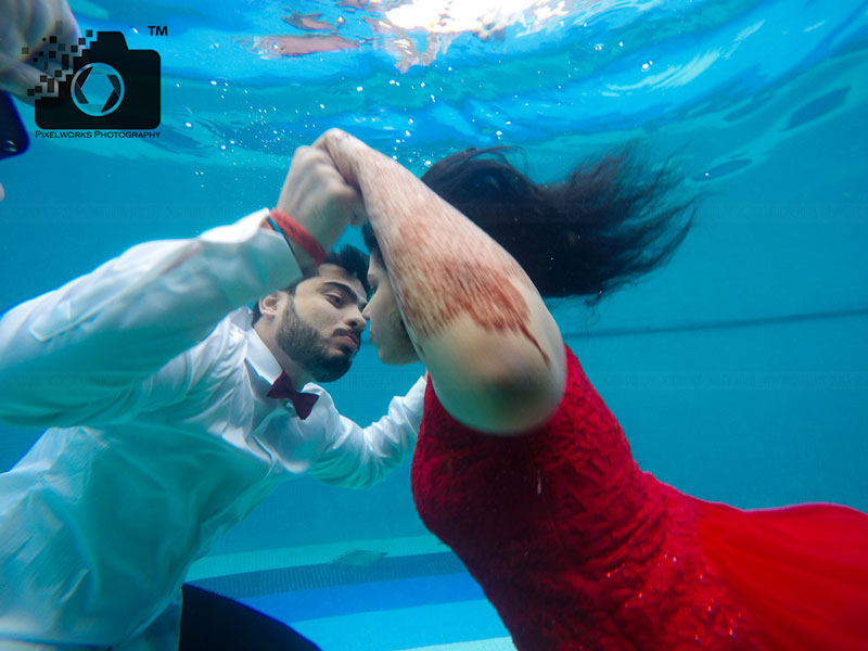 underwater pre wedding shoot closeup