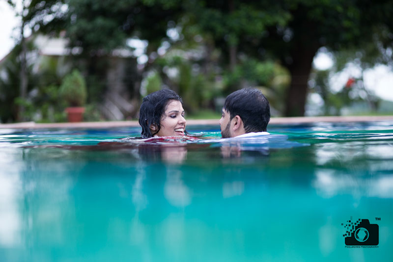 underwater pre wedding shoot couple