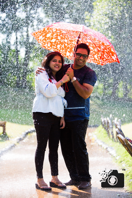 couple photoshoot umbrella 