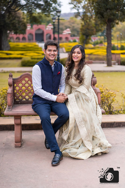 couple photoshoot pula deshpande sitting