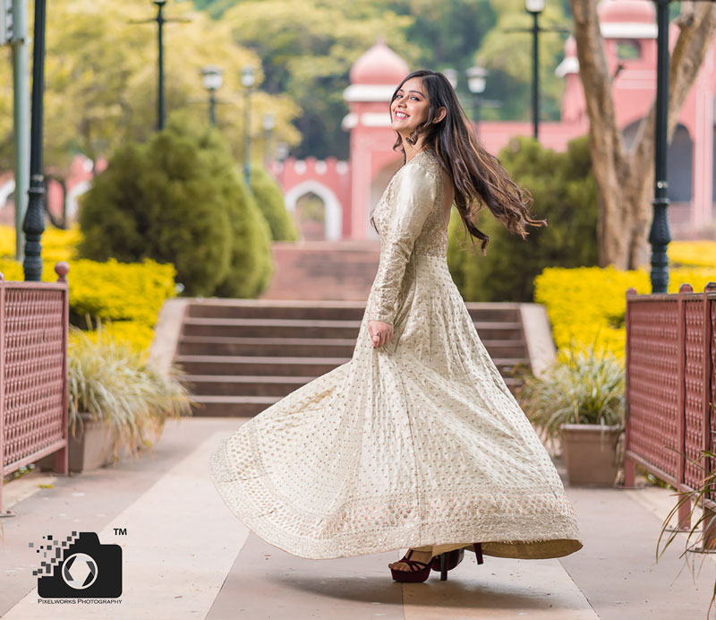 couple photoshoot pula deshpande Twirl