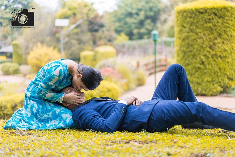 Couple photoshoot KIss