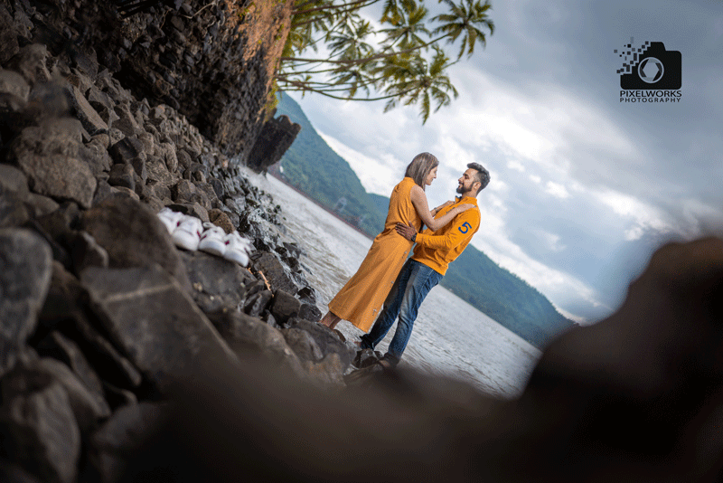 Beach Pre wedding hug