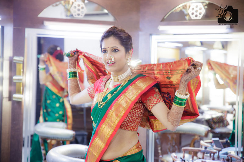 Marathi wedding photographer getting ready