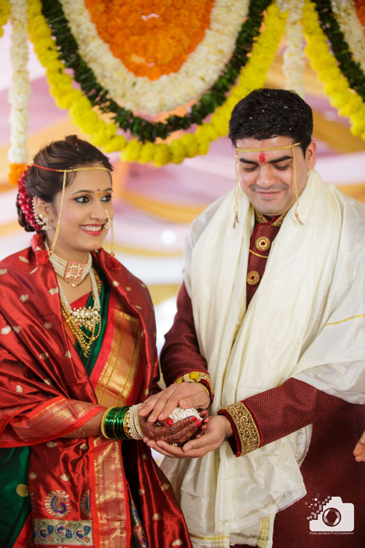 Marathi wedding photographer hand in hand