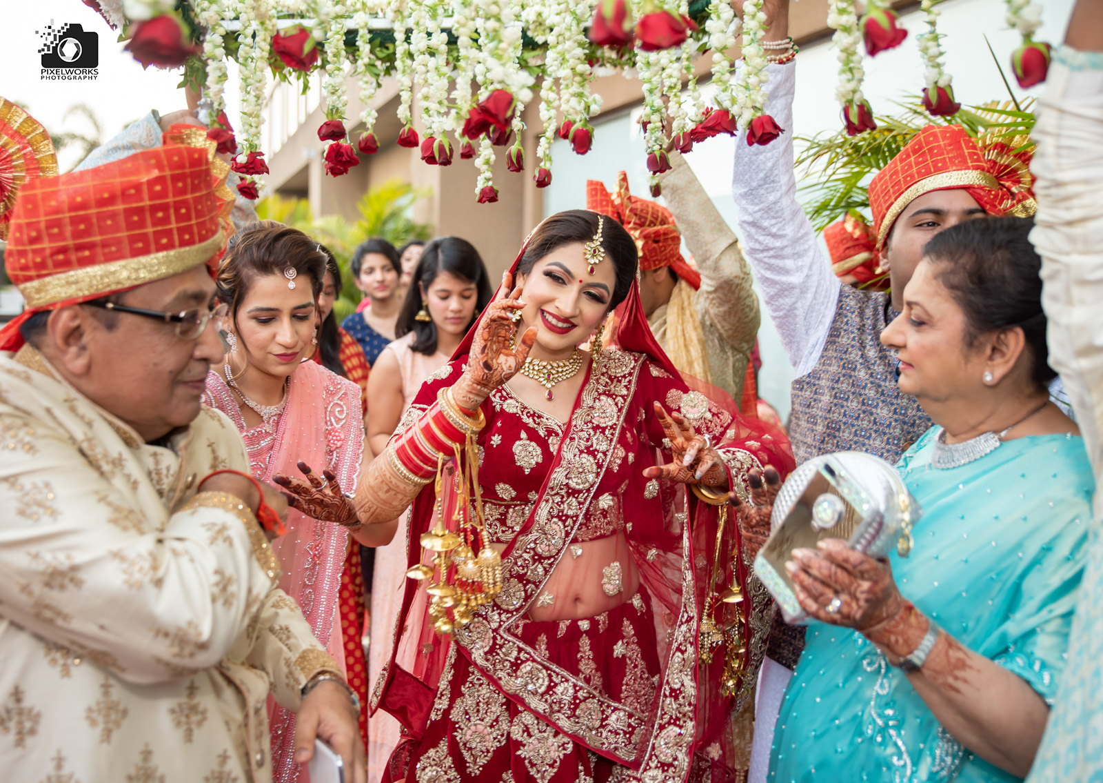 sindhi wedding Photographer in Pune dancing bride