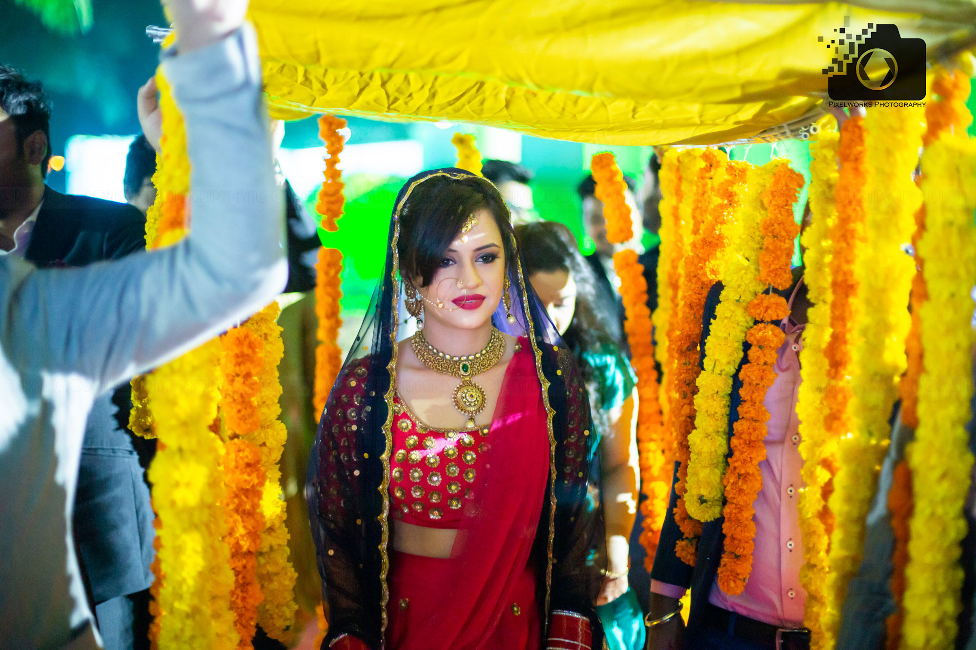 wedding photographer in kharadi bride entry