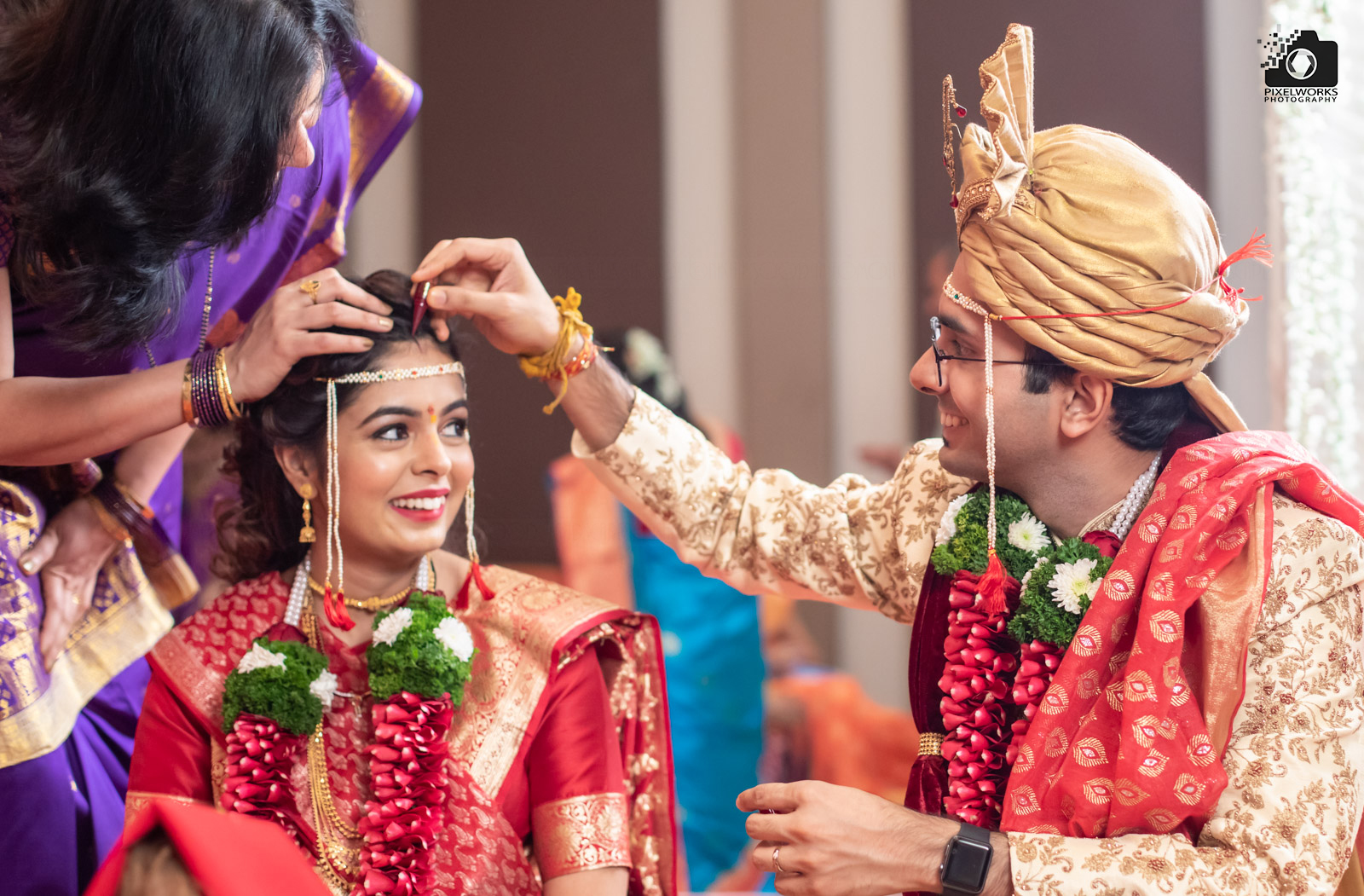 Marathi wedding photographer sindoor