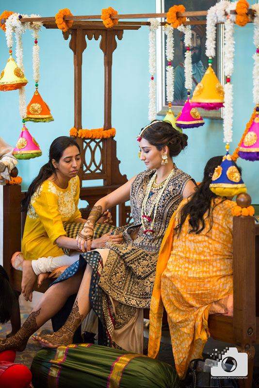 sindhi wedding Photographer in Pune Mehendi