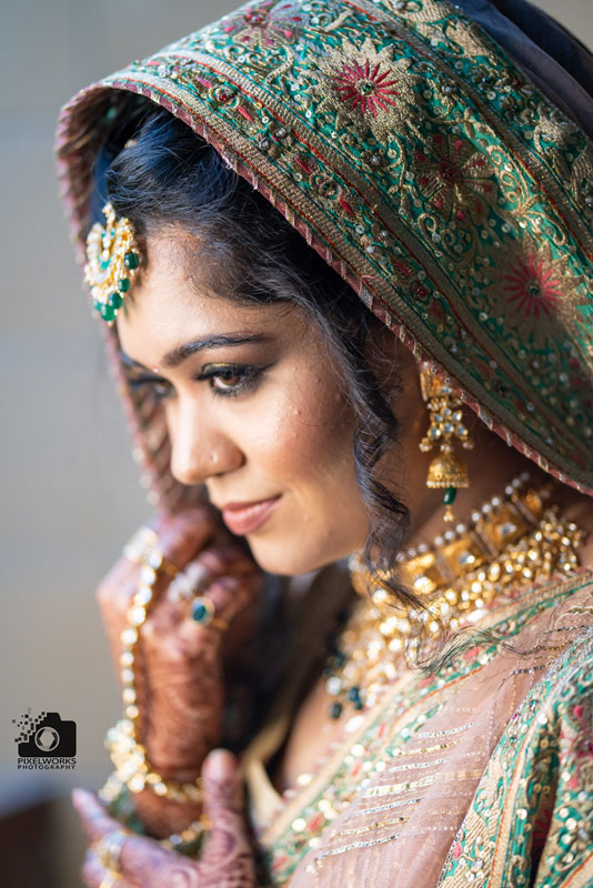 wedding Photograoher in Wakad posing